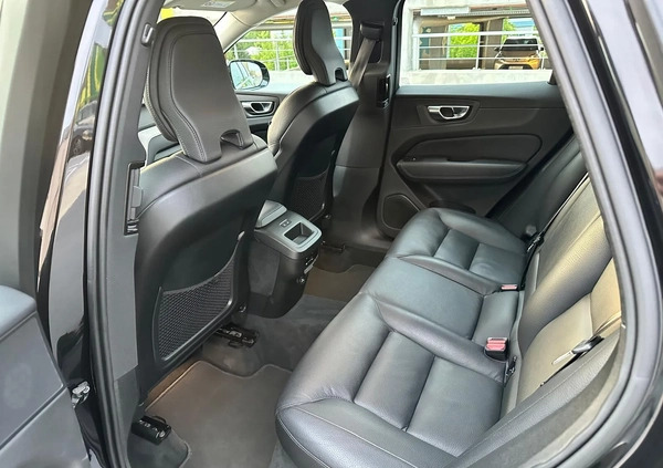 Volvo XC 60 cena 148000 przebieg: 106648, rok produkcji 2019 z Bydgoszcz małe 121